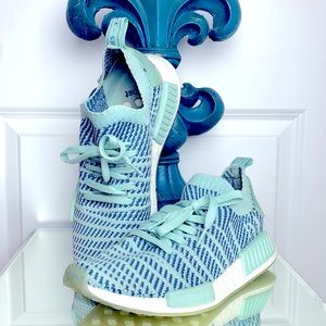 Ladies Adidas boost size 9 1/2  no street wear excellent condition